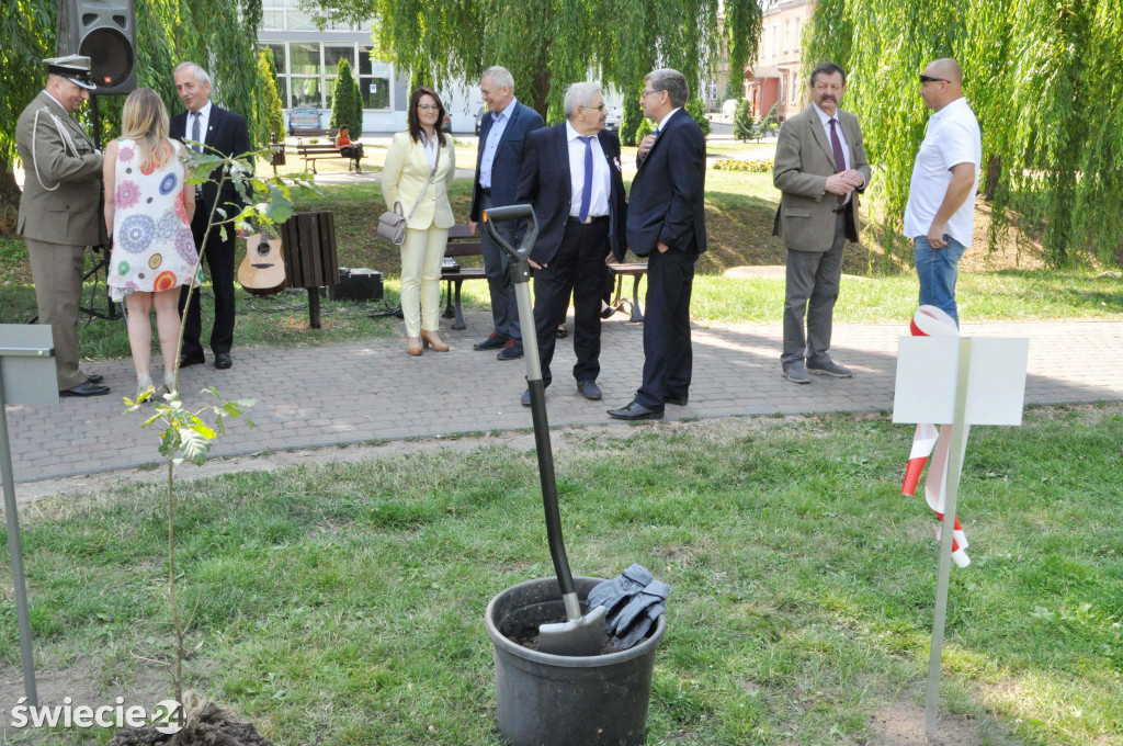 Posadzili dęby niepodległości