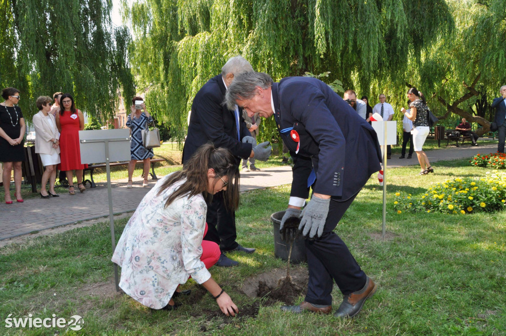 Posadzili dęby niepodległości