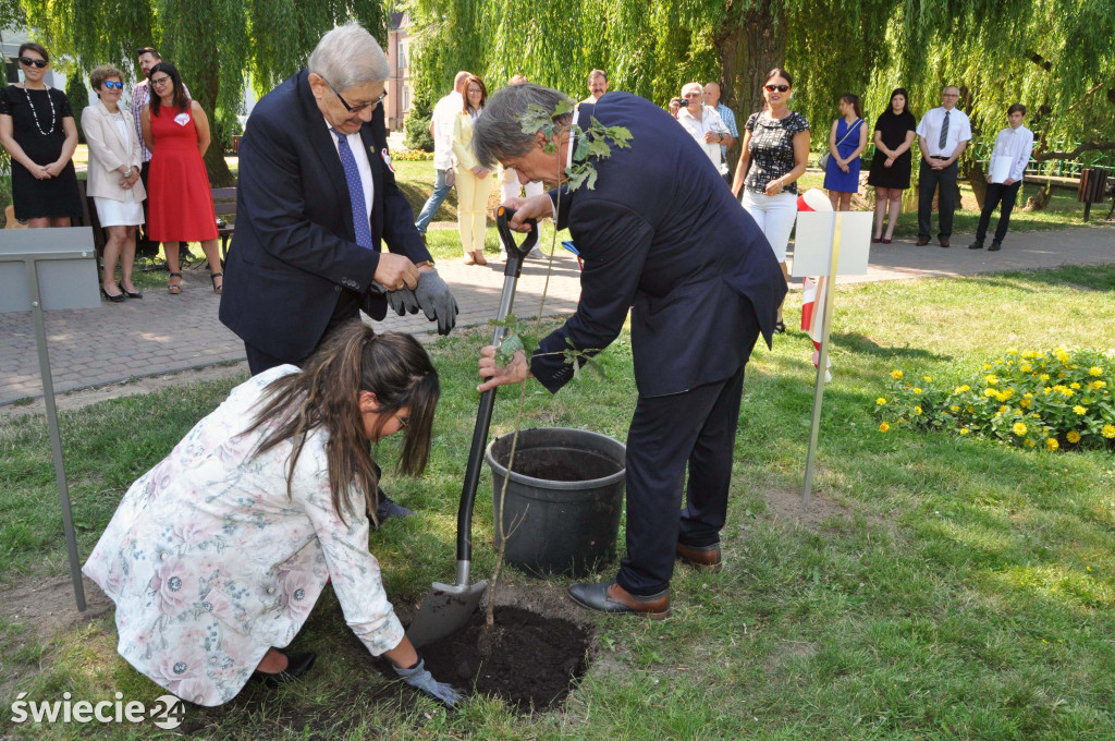 Posadzili dęby niepodległości