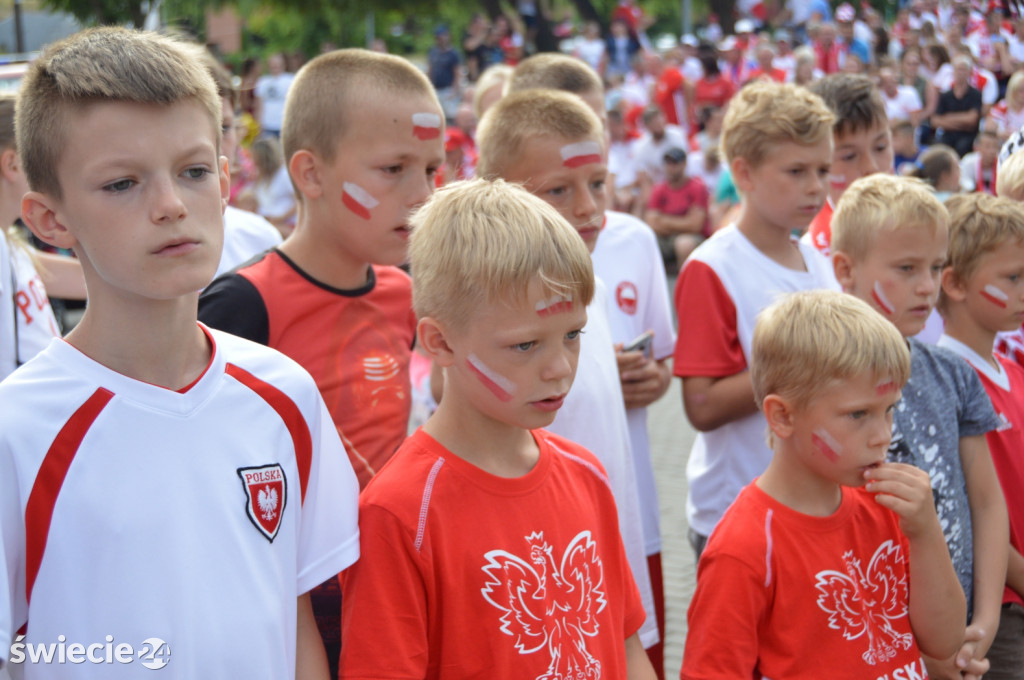Tłum kibiców zawiedziony grą Polaków