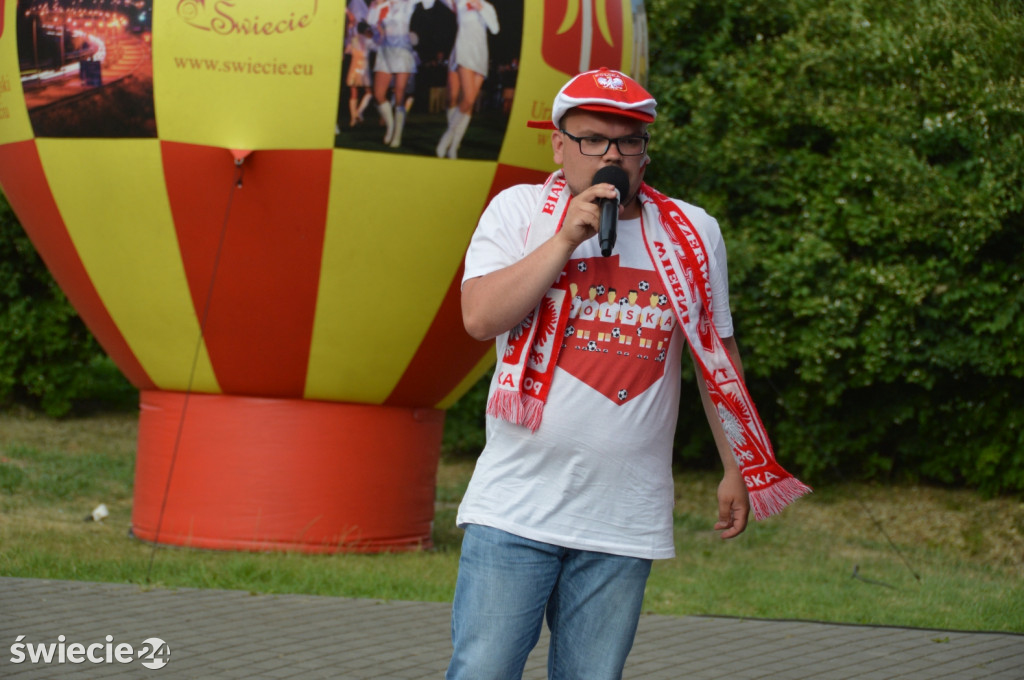 Tłum kibiców zawiedziony grą Polaków