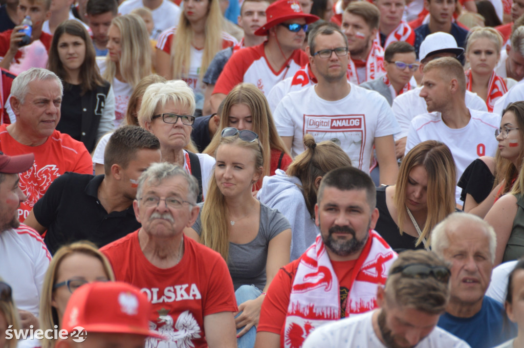 Tłum kibiców zawiedziony grą Polaków