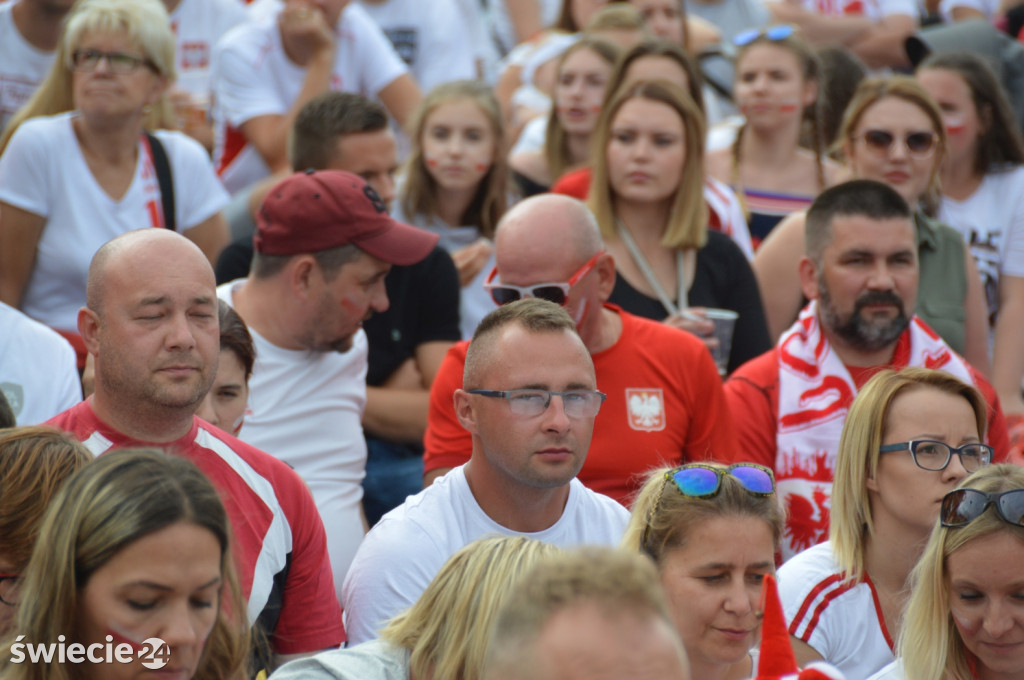 Tłum kibiców zawiedziony grą Polaków