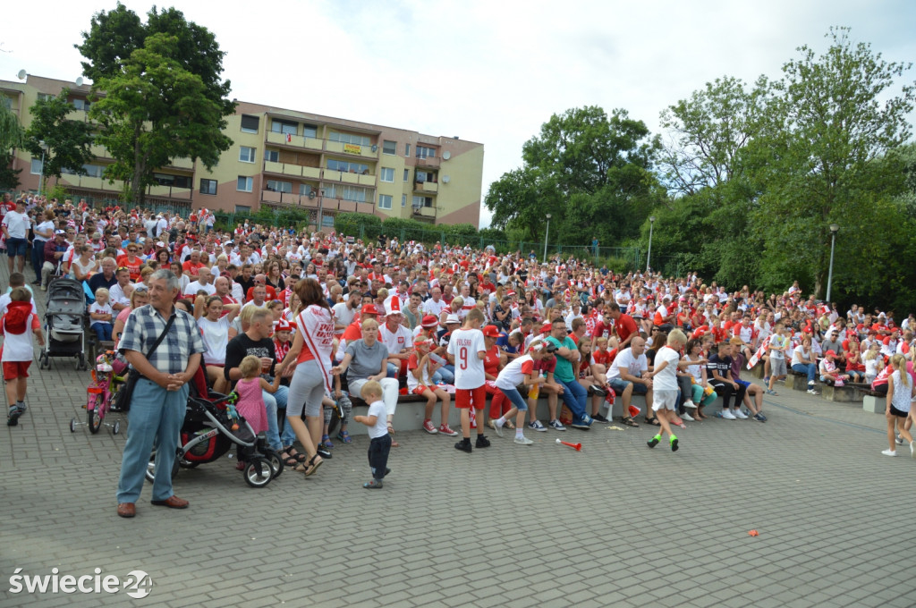 Tłum kibiców zawiedziony grą Polaków