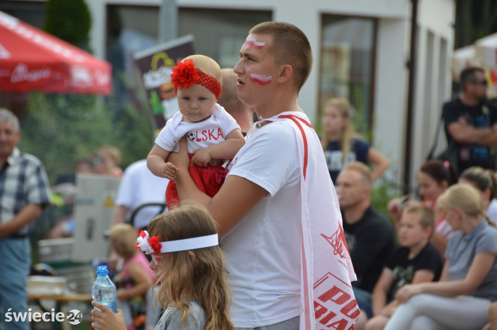 Tłum kibiców zawiedziony grą Polaków
