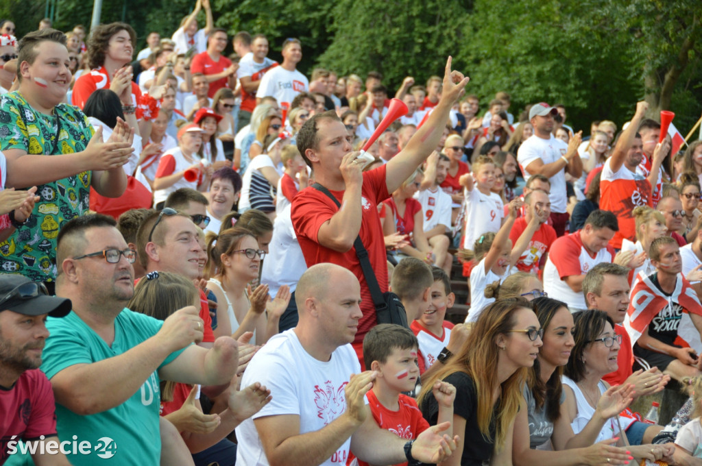 Tłum kibiców zawiedziony grą Polaków