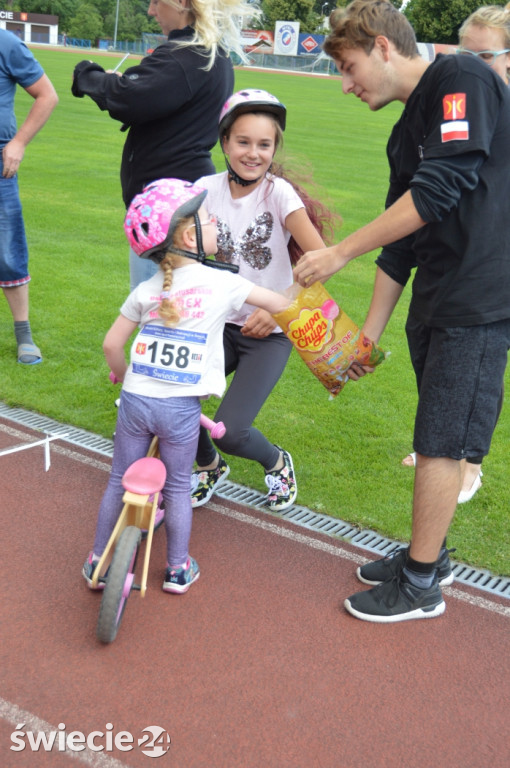 Blisko 80 rowerzystów na stadionie