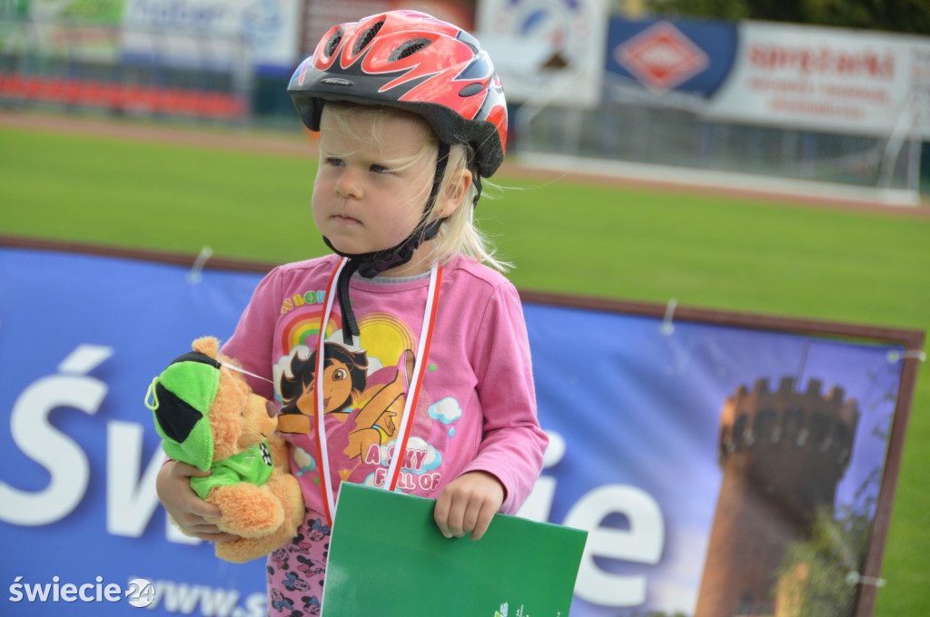 Blisko 80 rowerzystów na stadionie