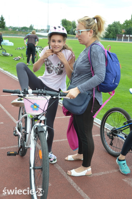 Blisko 80 rowerzystów na stadionie