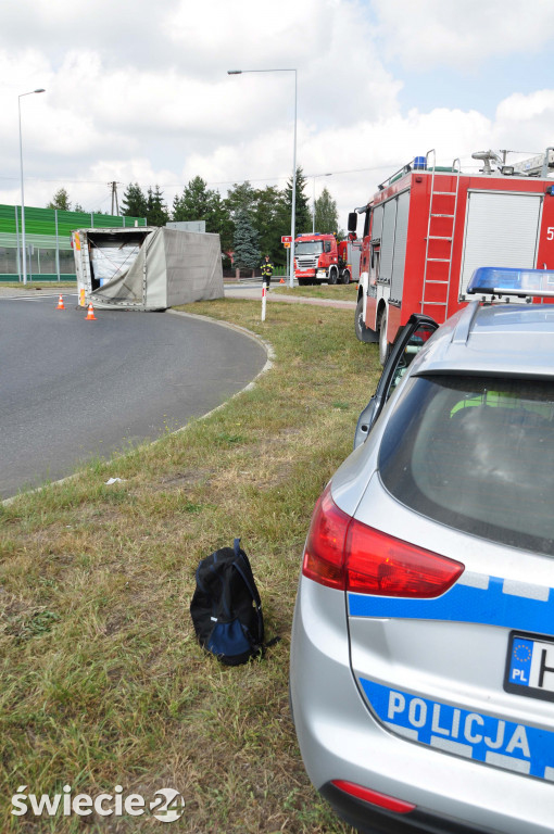 Przewrócony dostawczak w Dolnej Grupie