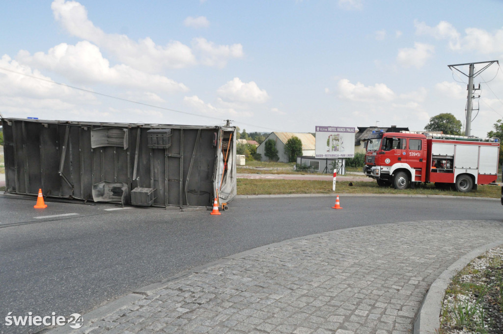 Przewrócony dostawczak w Dolnej Grupie