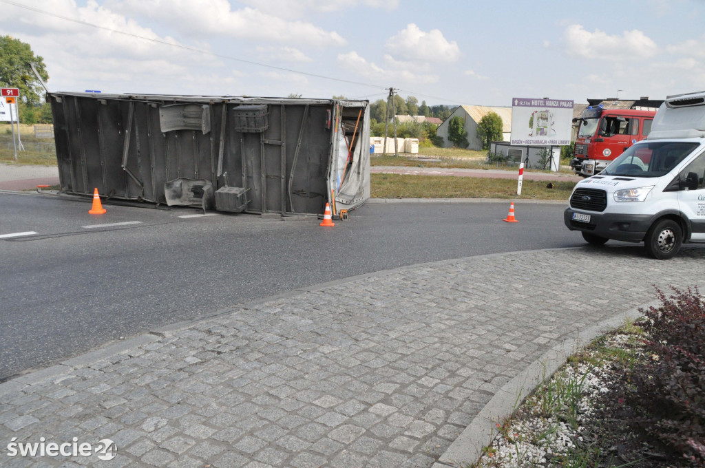Przewrócony dostawczak w Dolnej Grupie