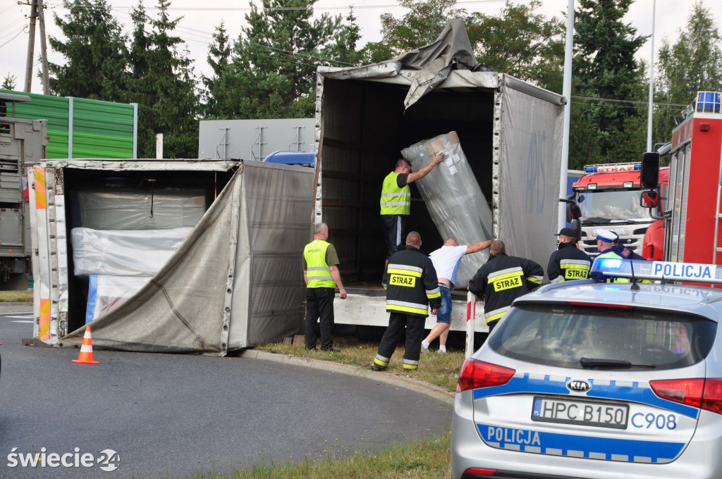 Przewrócony dostawczak w Dolnej Grupie