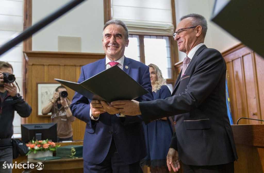 Radni sejmiku odebrali zaświadczenia