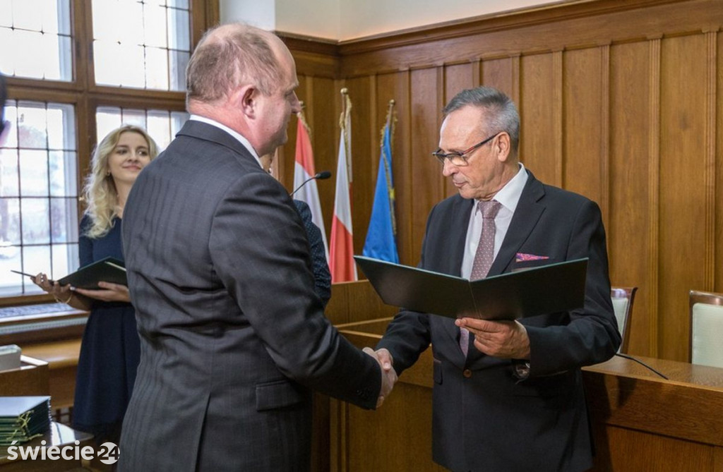 Radni sejmiku odebrali zaświadczenia