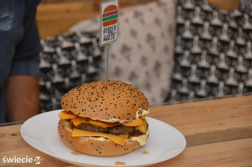 Czas na finał - do zjedzenia 3,5 kg burger!