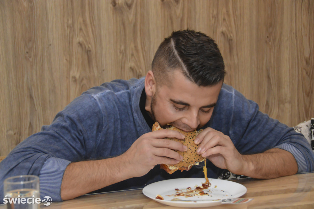 Czas na finał - do zjedzenia 3,5 kg burger!
