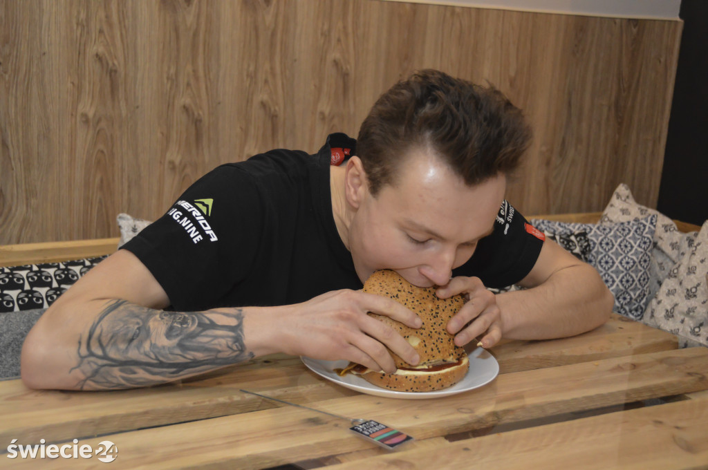 Czas na finał - do zjedzenia 3,5 kg burger!