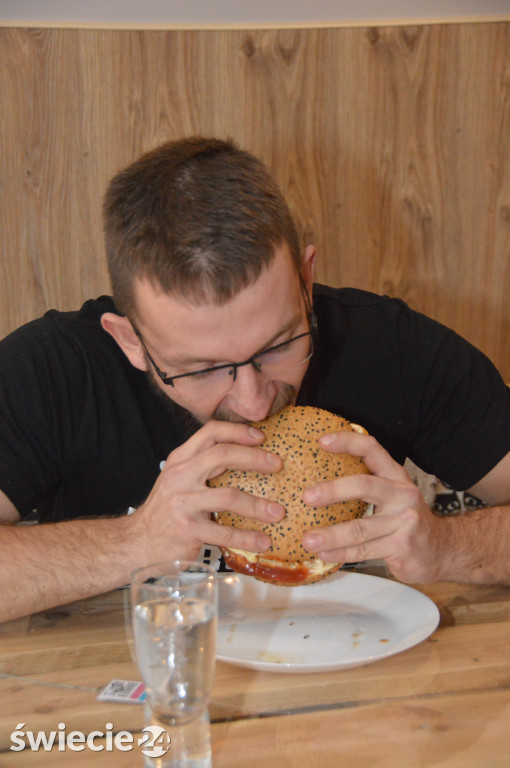 Czas na finał - do zjedzenia 3,5 kg burger!