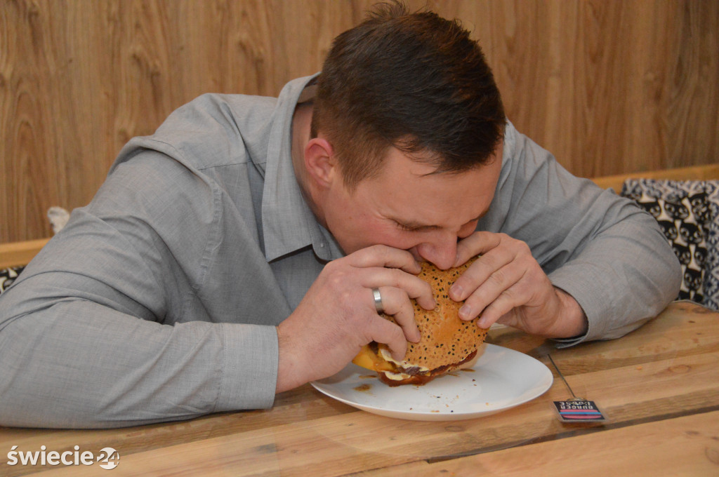 Czas na finał - do zjedzenia 3,5 kg burger!