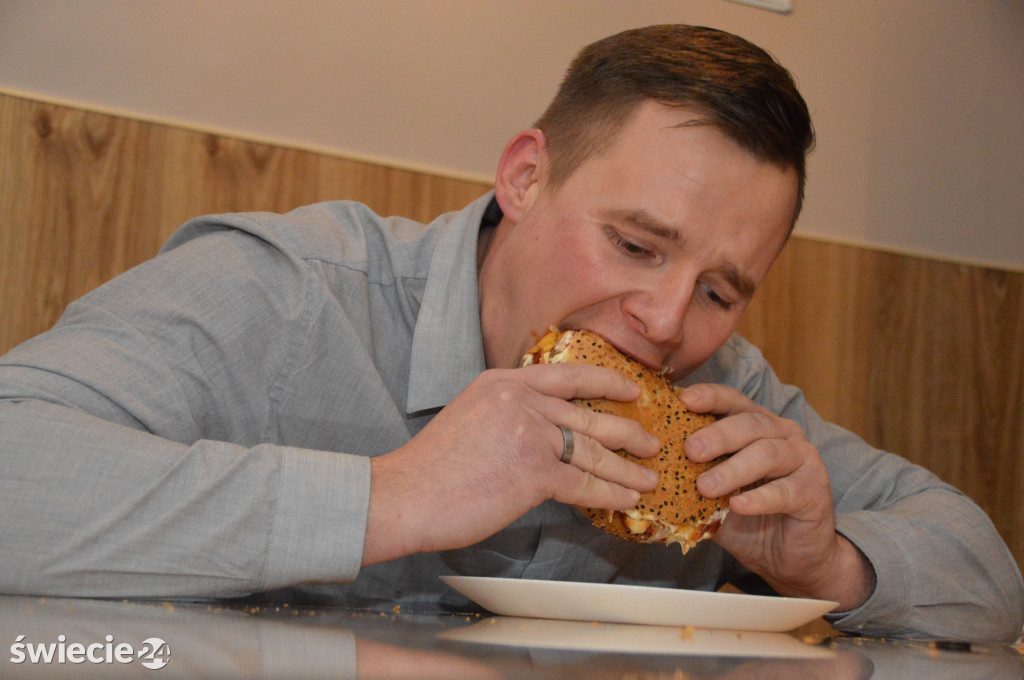 Czas na finał - do zjedzenia 3,5 kg burger!