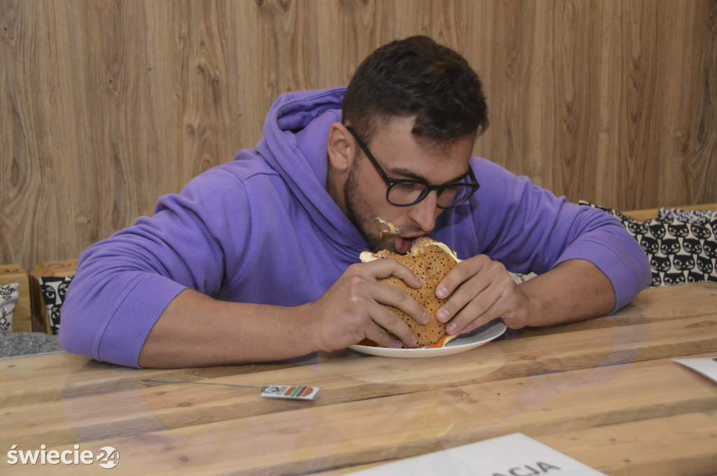 Czas na finał - do zjedzenia 3,5 kg burger!