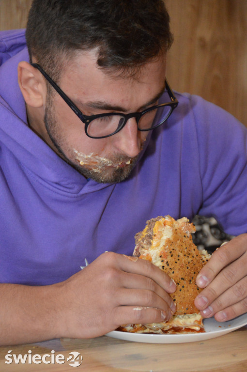 Czas na finał - do zjedzenia 3,5 kg burger!
