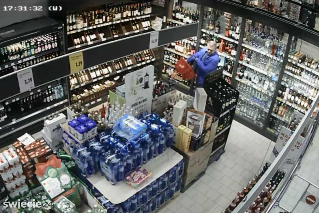 Monitoring nagrał złodziei w sklepie