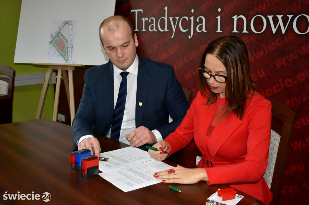 Podpisanie umowy na budowę żłobka
