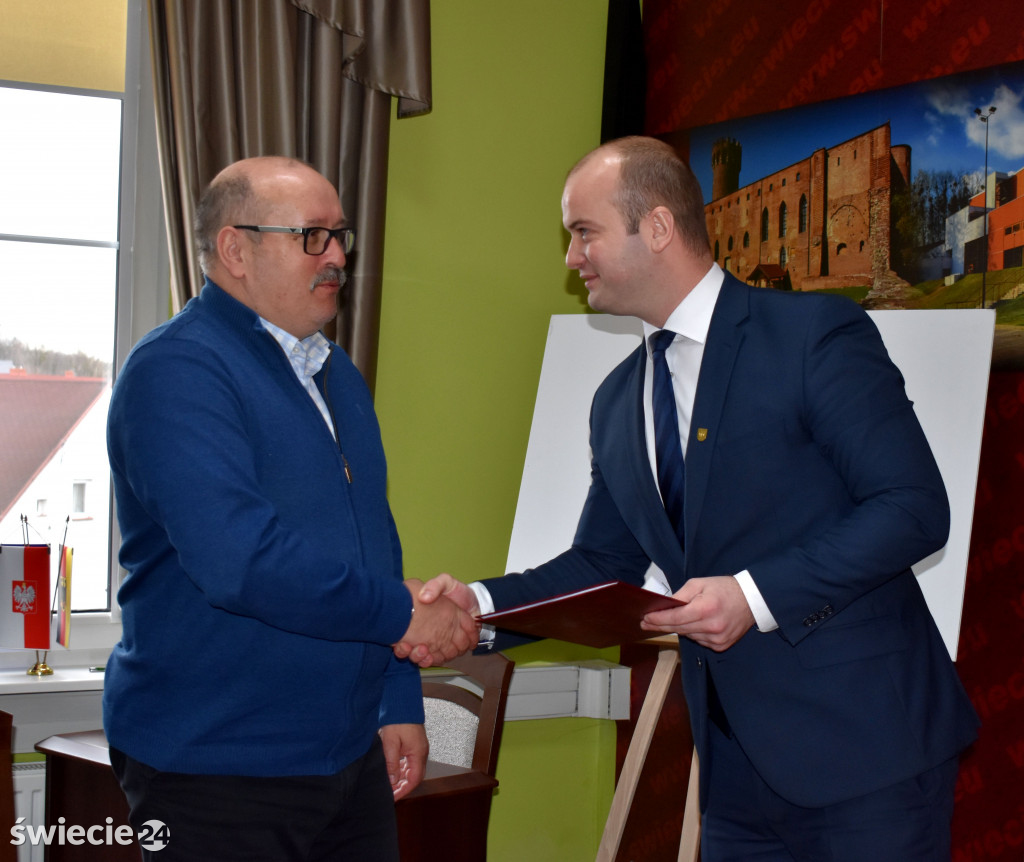 Podpisanie umowy na budowę żłobka
