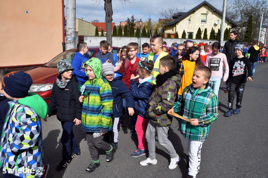 SP 7 przywitało wiosnę głośno i kolorowo