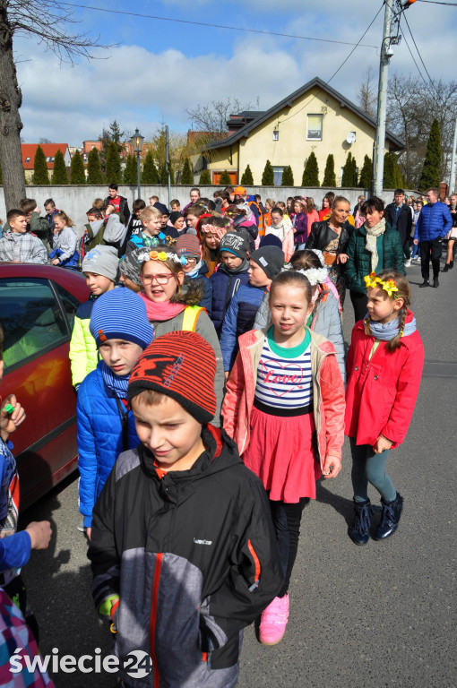 SP 7 przywitało wiosnę głośno i kolorowo