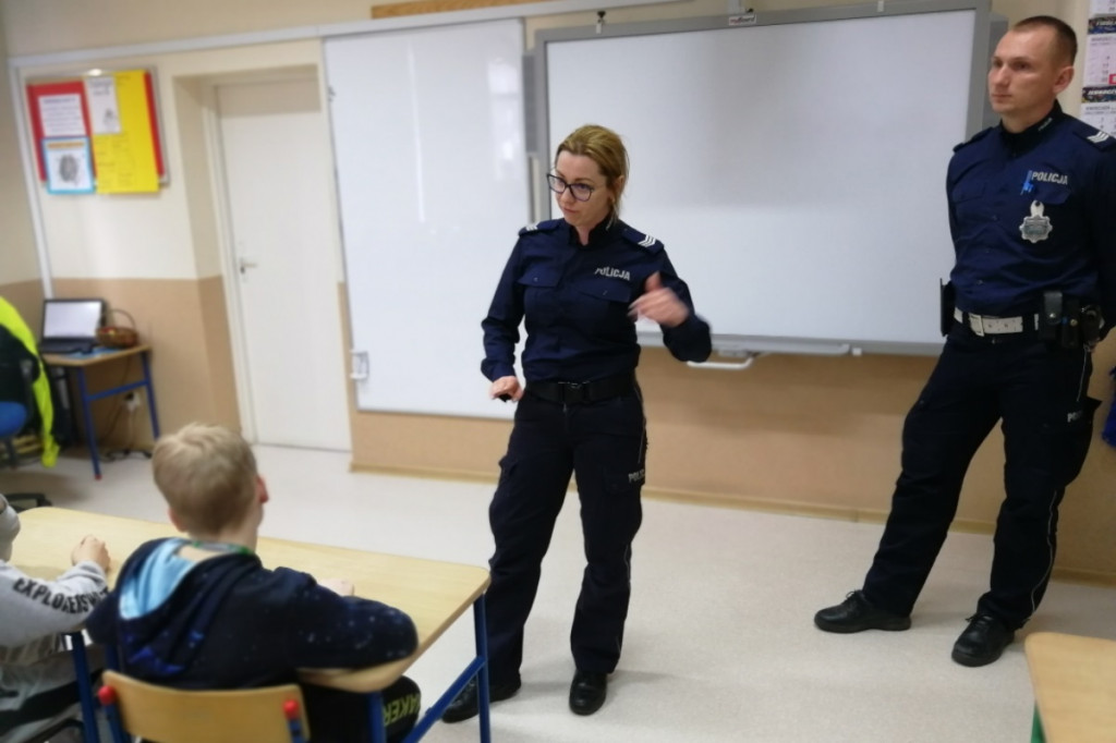 Spotkanie z policjantami w Grucznie