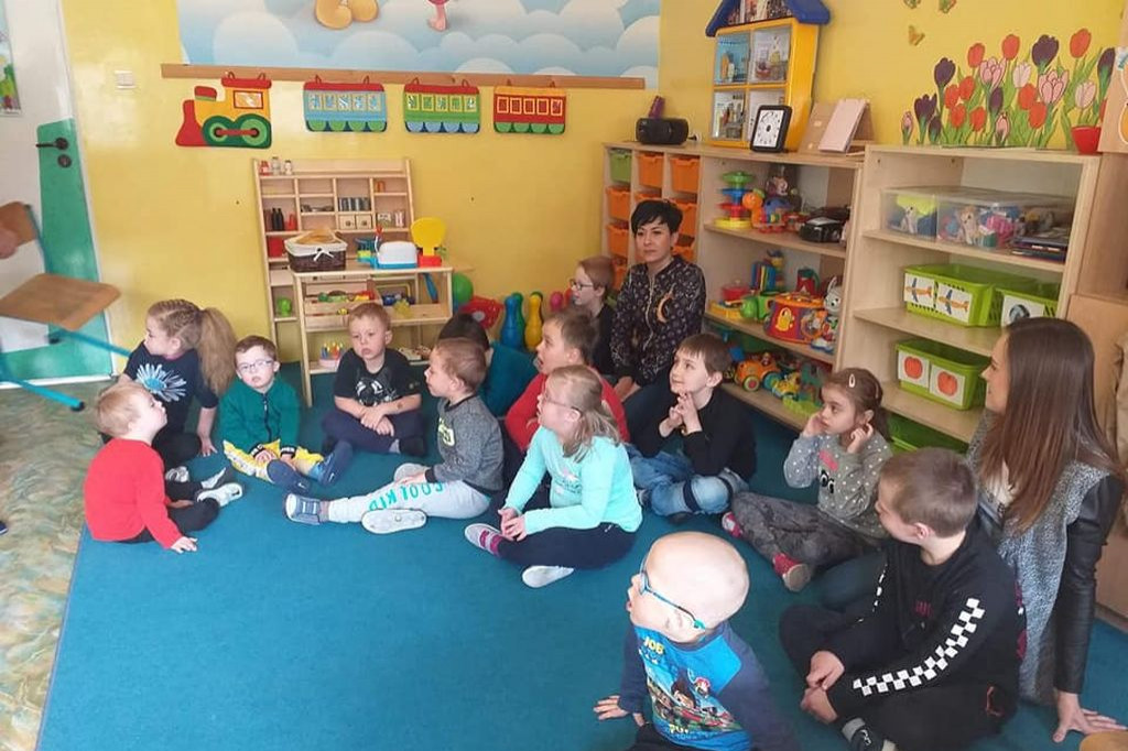 Pszczelarz odwiedził przedszkolaki