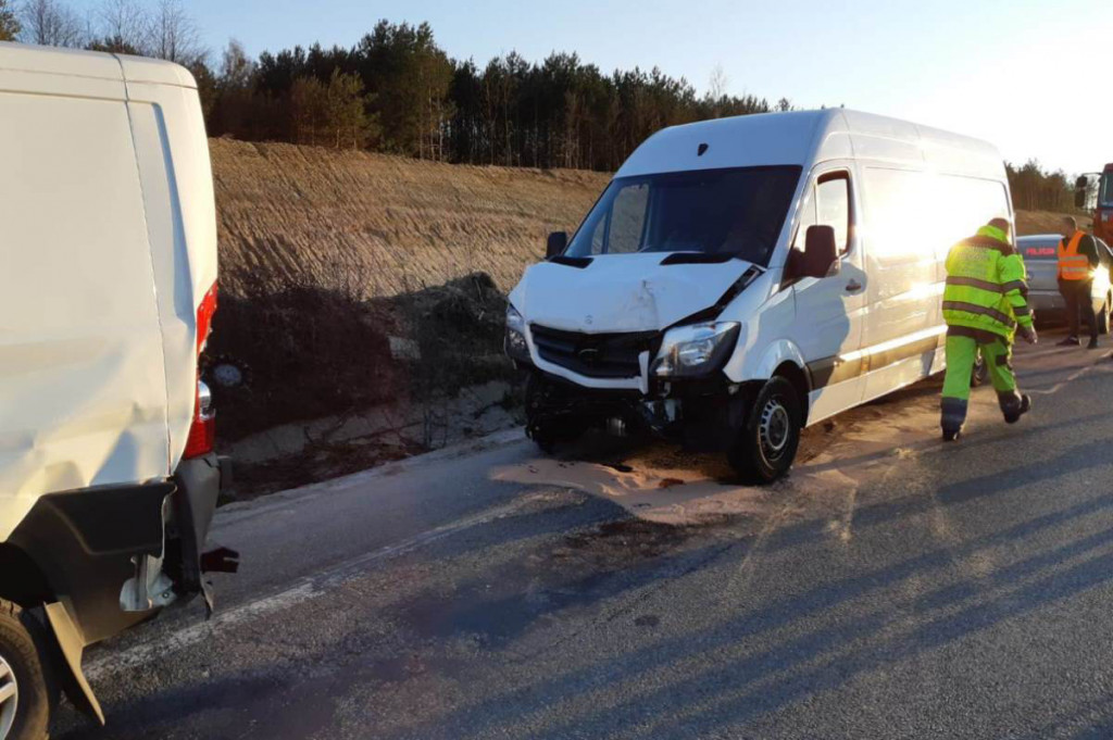 Sześć aut rozbitych w Świętem