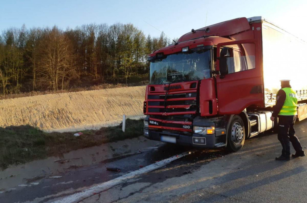 Sześć aut rozbitych w Świętem