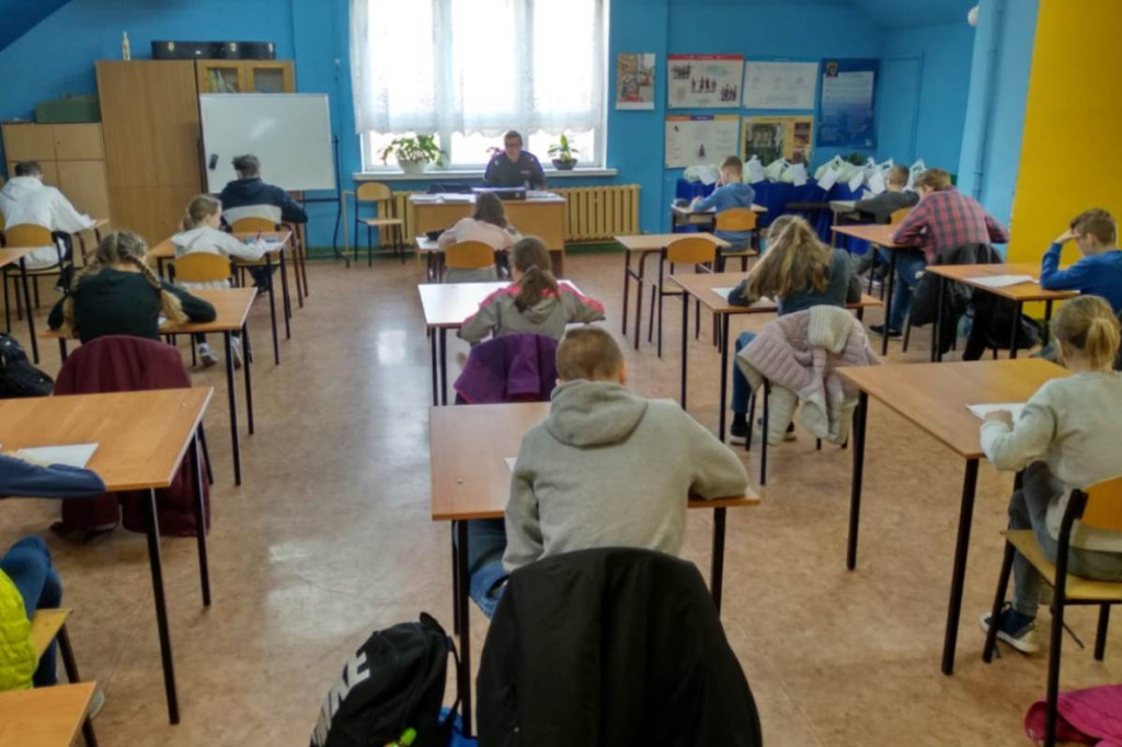 Te dzieci umieją korzystać z rowerów