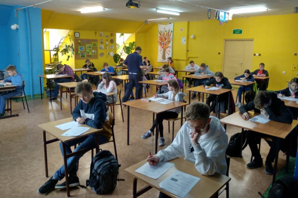 Te dzieci umieją korzystać z rowerów