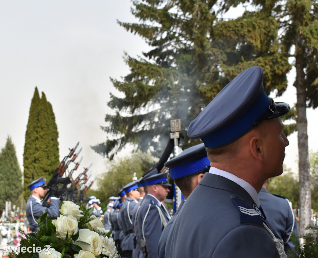 Z honorami pochowano policjanta