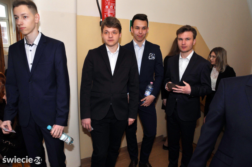 Trzeci dzień matur w czerwonym