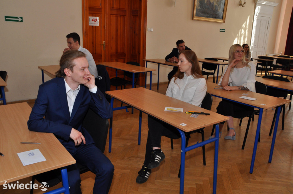 Trzeci dzień matur w czerwonym