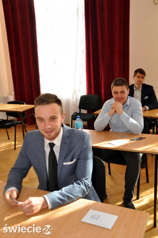 Trzeci dzień matur w czerwonym