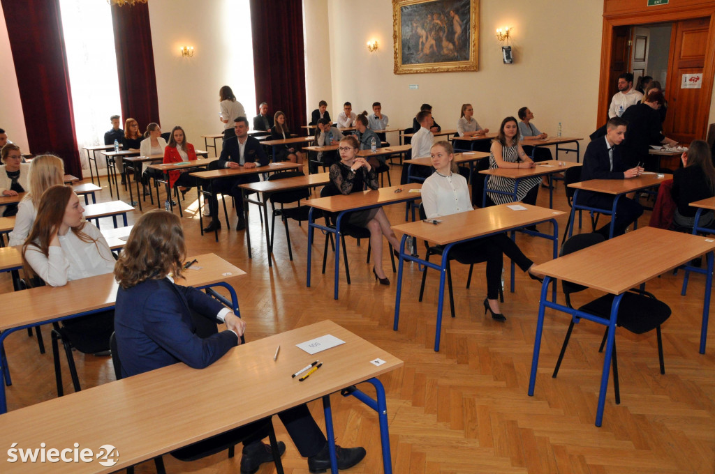 Trzeci dzień matur w czerwonym