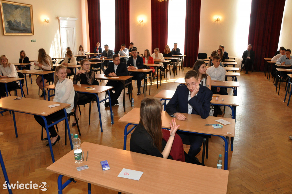 Trzeci dzień matur w czerwonym