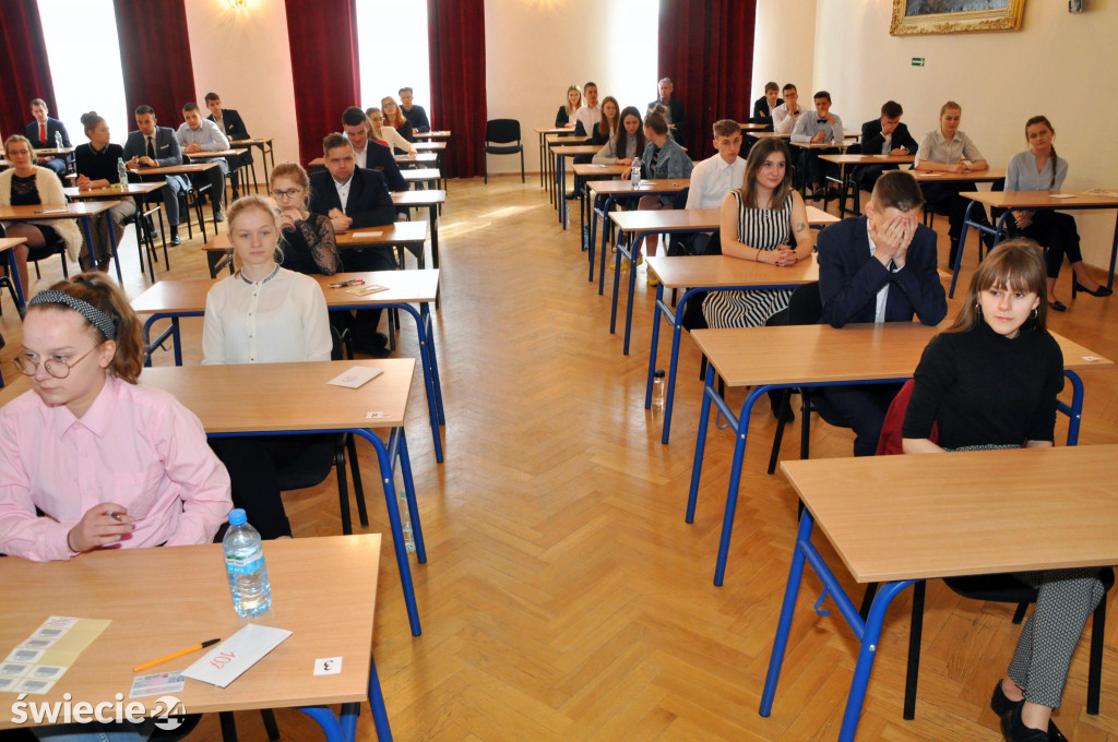 Trzeci dzień matur w czerwonym