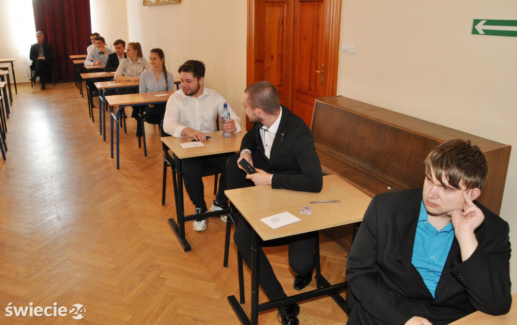 Trzeci dzień matur w czerwonym