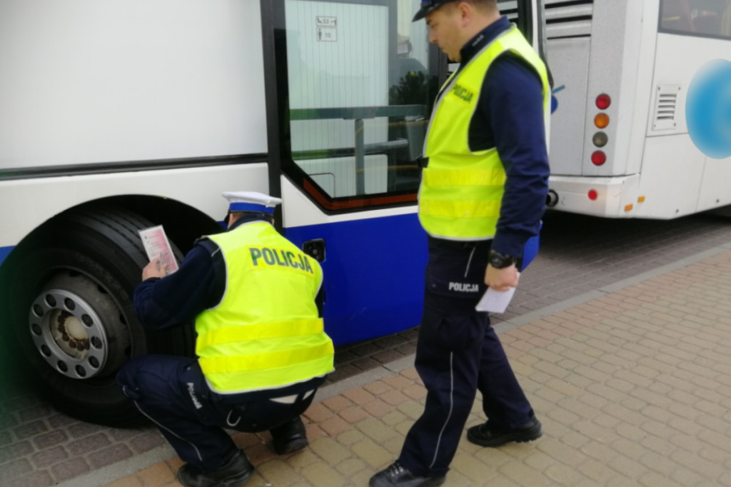 Autokar wycieczkowy zatrzymany