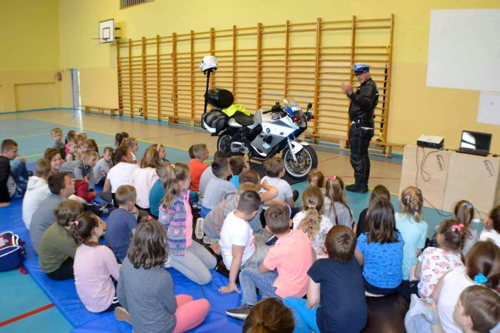Policjanci odwiedzili SP w Michalu