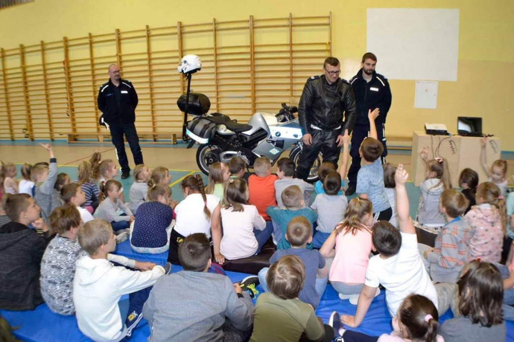 Policjanci odwiedzili SP w Michalu