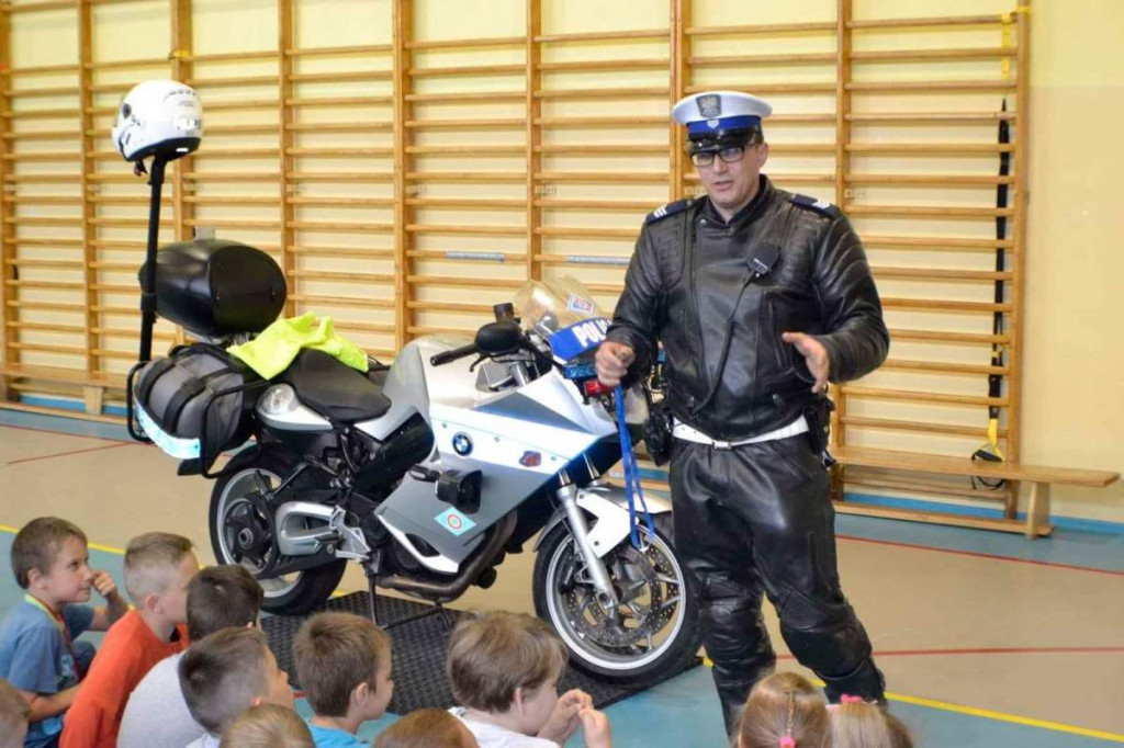 Policjanci odwiedzili SP w Michalu